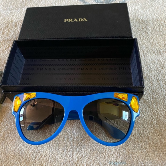 Authentic Prada sunglasses NEW - Picture 5 of 8